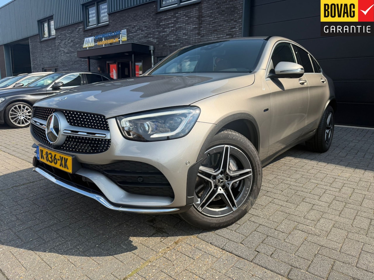 Mercedes-Benz GLC-klasse Coupé - 300e 4MATIC Business Solution AMG | 2E EIGENAAR | 12MND GARANTIE | LEDER | SFEERVERL. | BU - AutoWereld.nl