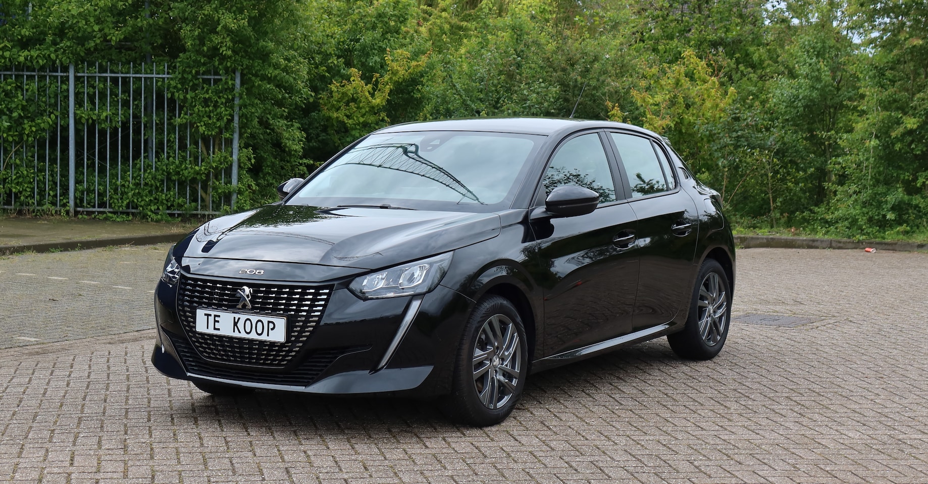 Peugeot 208 - 1.2 PureTech Allure Peugeot 208 Allure Turbo, 2022, veel opties als nieuw. - AutoWereld.nl
