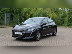 Peugeot 208 - 1.2 PureTech Allure Pack 208 Allure Turbo, 2022, veel opties als nieuw.
