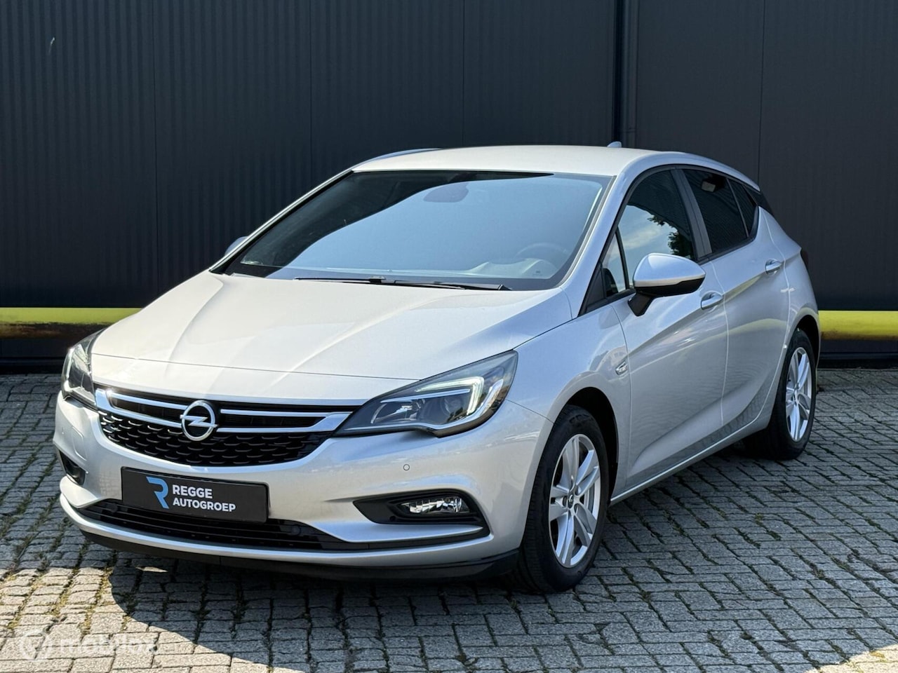 Opel Astra - 1.0 Innovation AUTOMAAT | NAVI | PDC | TREKHAAK - AutoWereld.nl