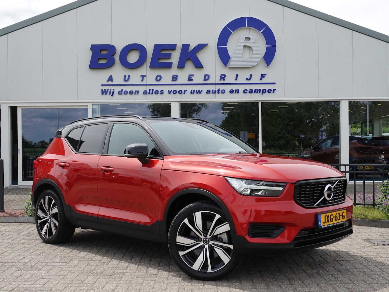 Volvo XC40 - 1.5 T4 Recharge R-Design TREKH. | VOL LEER | TWO-TONE | NAVI | PDC V+A - AutoWereld.nl