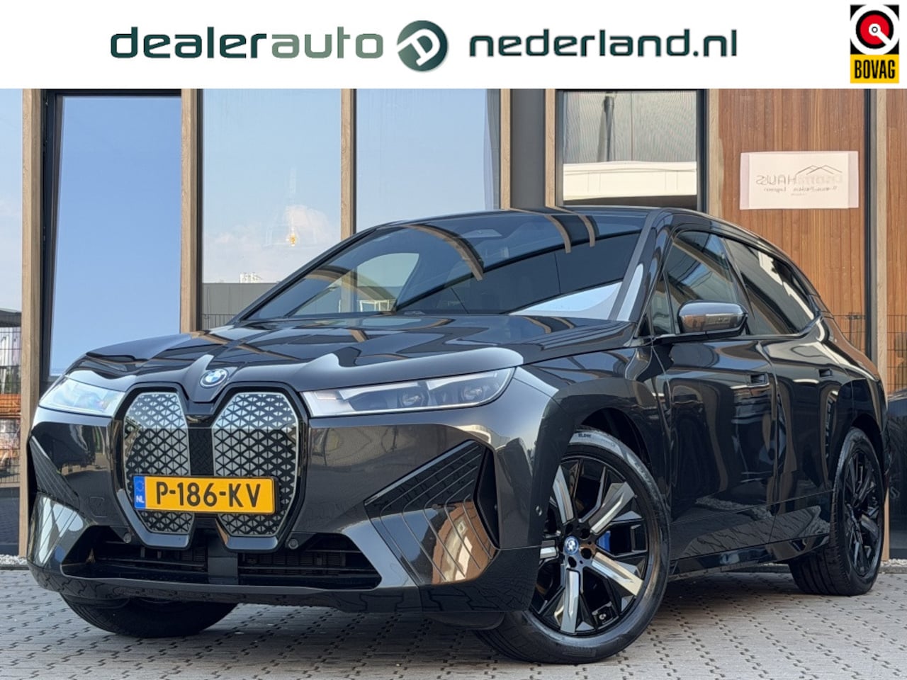 BMW iX - xDrive40 Executive M-Sport | 77 kWh | Trekhaak | SOH 99,5% | - AutoWereld.nl