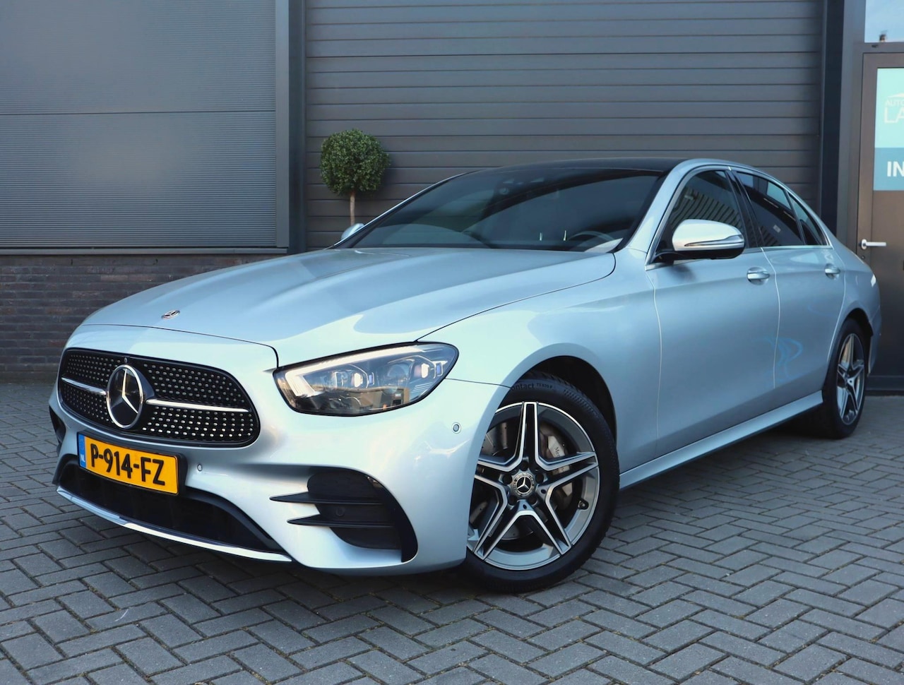Mercedes-Benz E-klasse - 300 de AMG Line | Panoramadak | Leer | Burmester | 360 | Apple Carplay/Android Auto - AutoWereld.nl