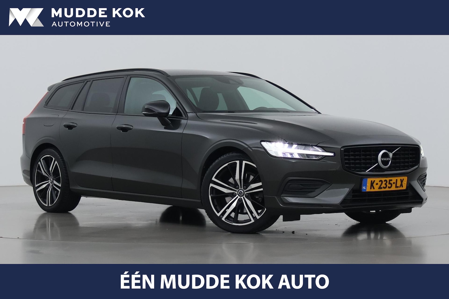 Volvo V60 - B3 Momentum | Trekhaak | 19 Inch | Getint Glas | ACC | BLIS | Camera | Stoel+Stuurverwarmi - AutoWereld.nl