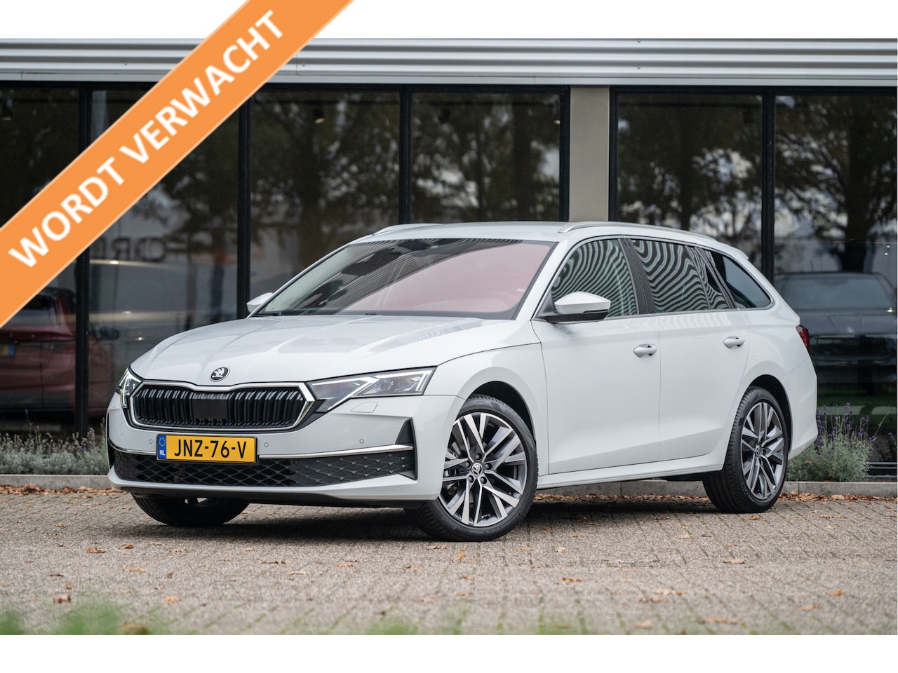 Skoda Octavia - 1.5 TSI MHEV DSG Business Edition | Trekhaak | Lodge Int. | Matrix LED | Adapt. Cruise | C - AutoWereld.nl