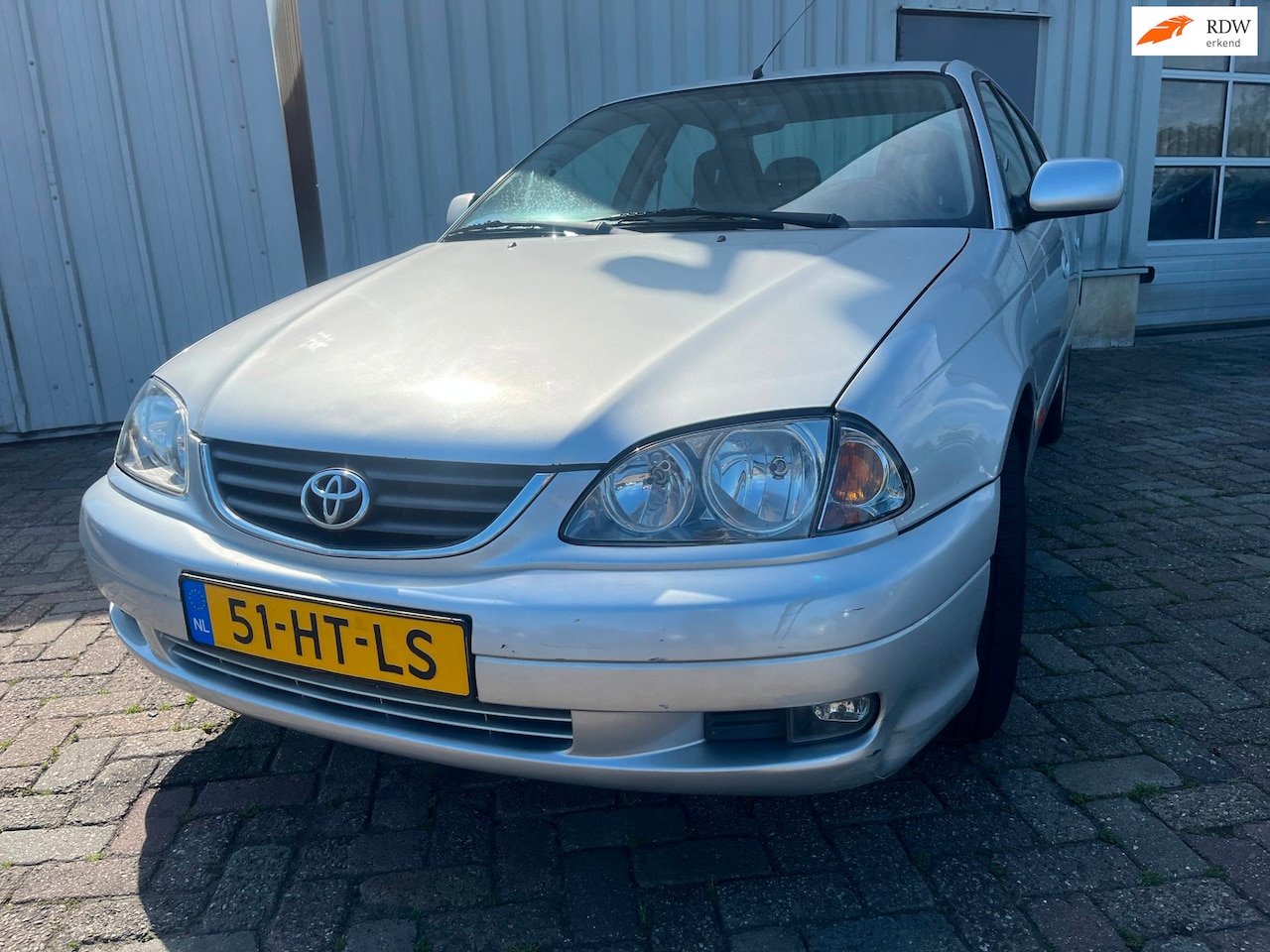 Toyota Avensis - 1.6-16V Linea Luna - Geen sleutel - Schade - AutoWereld.nl