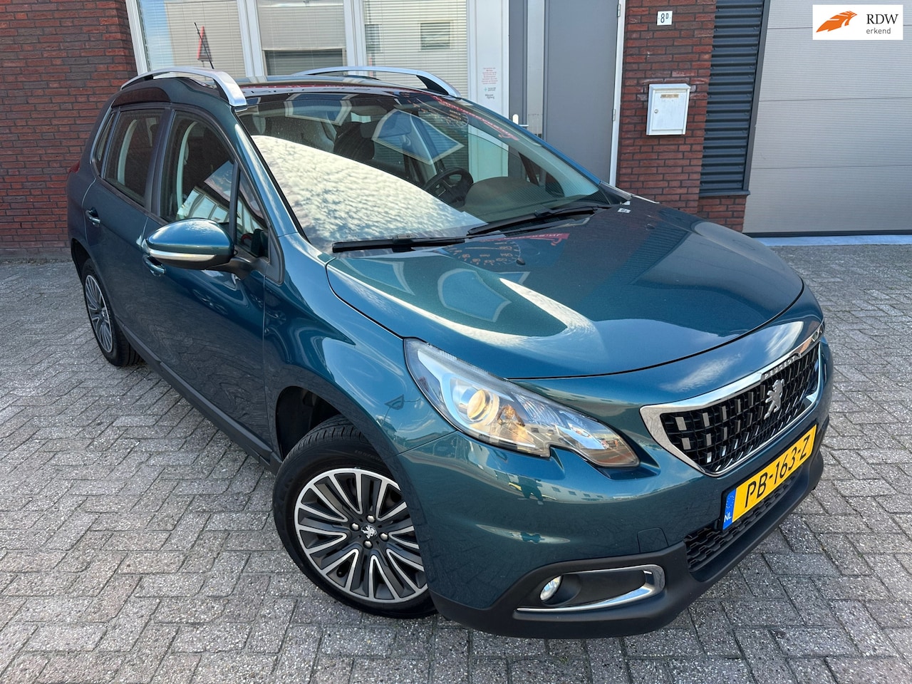 Peugeot 2008 - 1.2 PureTech Active / Pano / Camera / Navi / DAB / PDC - AutoWereld.nl