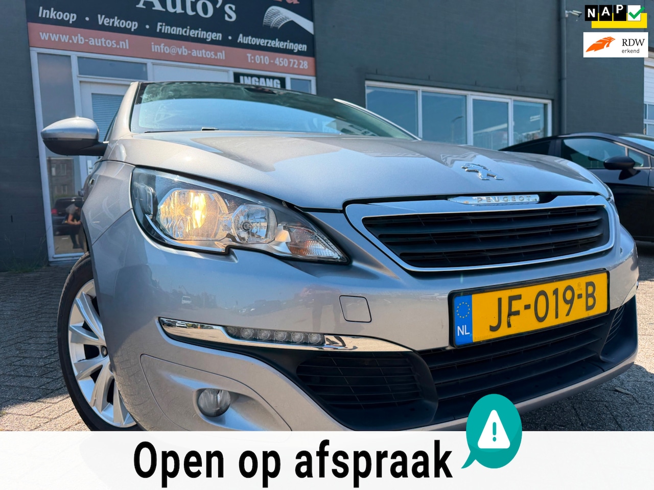 Peugeot 308 SW - 1.2 PureTech Style van 2de Eig met panoramadak en trekhaak en navigatie en bluetooth telef - AutoWereld.nl