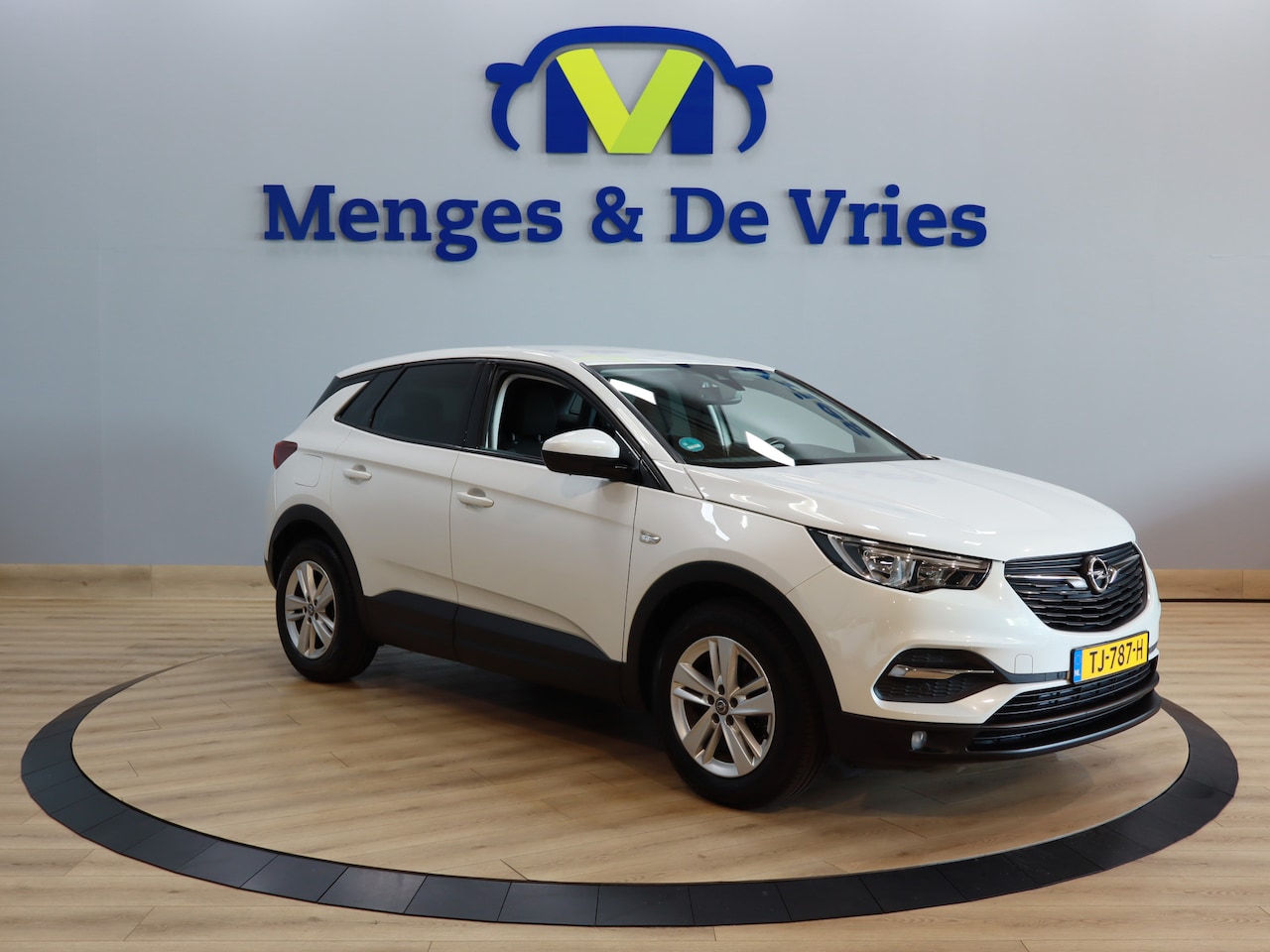 Opel Grandland X - 1.2 Turbo Online Edition Airco ECC | Trekhaak | Parkeer Sensoren | Cruise Control | Naviga - AutoWereld.nl