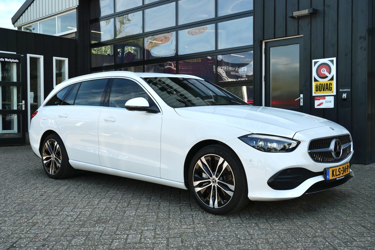 Mercedes-Benz C-klasse Estate - 300 e Luxury Line | Massage | Trekhaak | Memory | 360° | Sfeer | Carplay | Dealer Onderhou - AutoWereld.nl