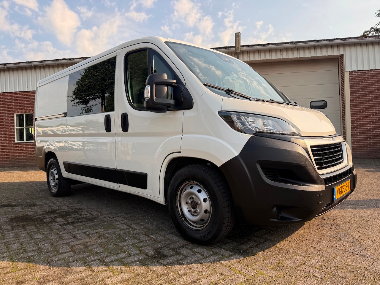 Peugeot Boxer - 435 2.2 BlueHDi 165 L2H1 Zwaar Premium 165pk - AutoWereld.nl