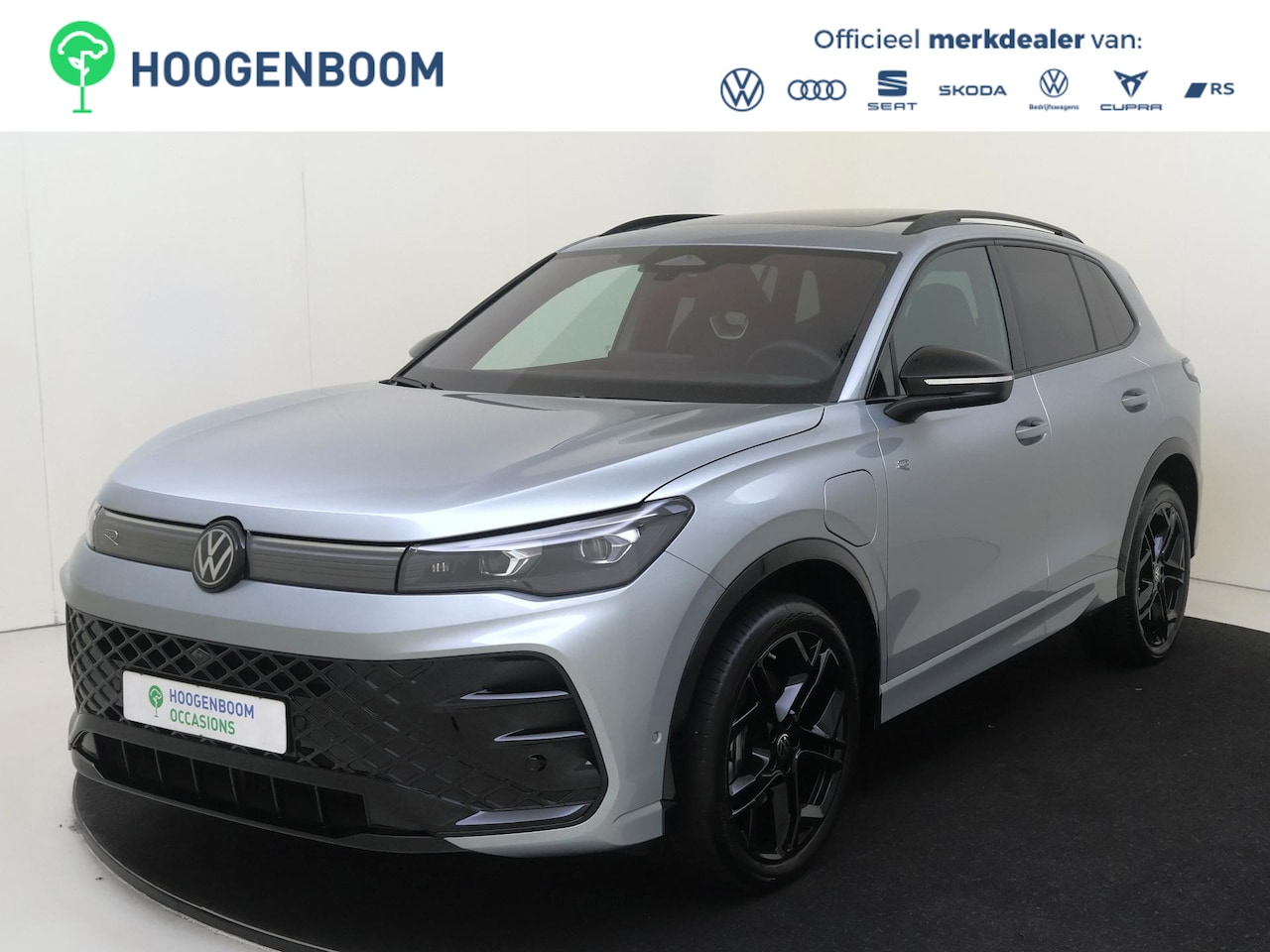 Volkswagen Tiguan - 1.5 eHybrid R-Line Edition | 100% SoH | Panoramadak | Trekhaak | Head-up display | Black s - AutoWereld.nl