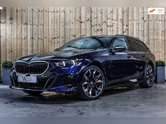 BMW 5-serie Touring - 550e xDrive *Pano*B&W*4-Wiel besturing*Trekhaak*Stoelventilatie
