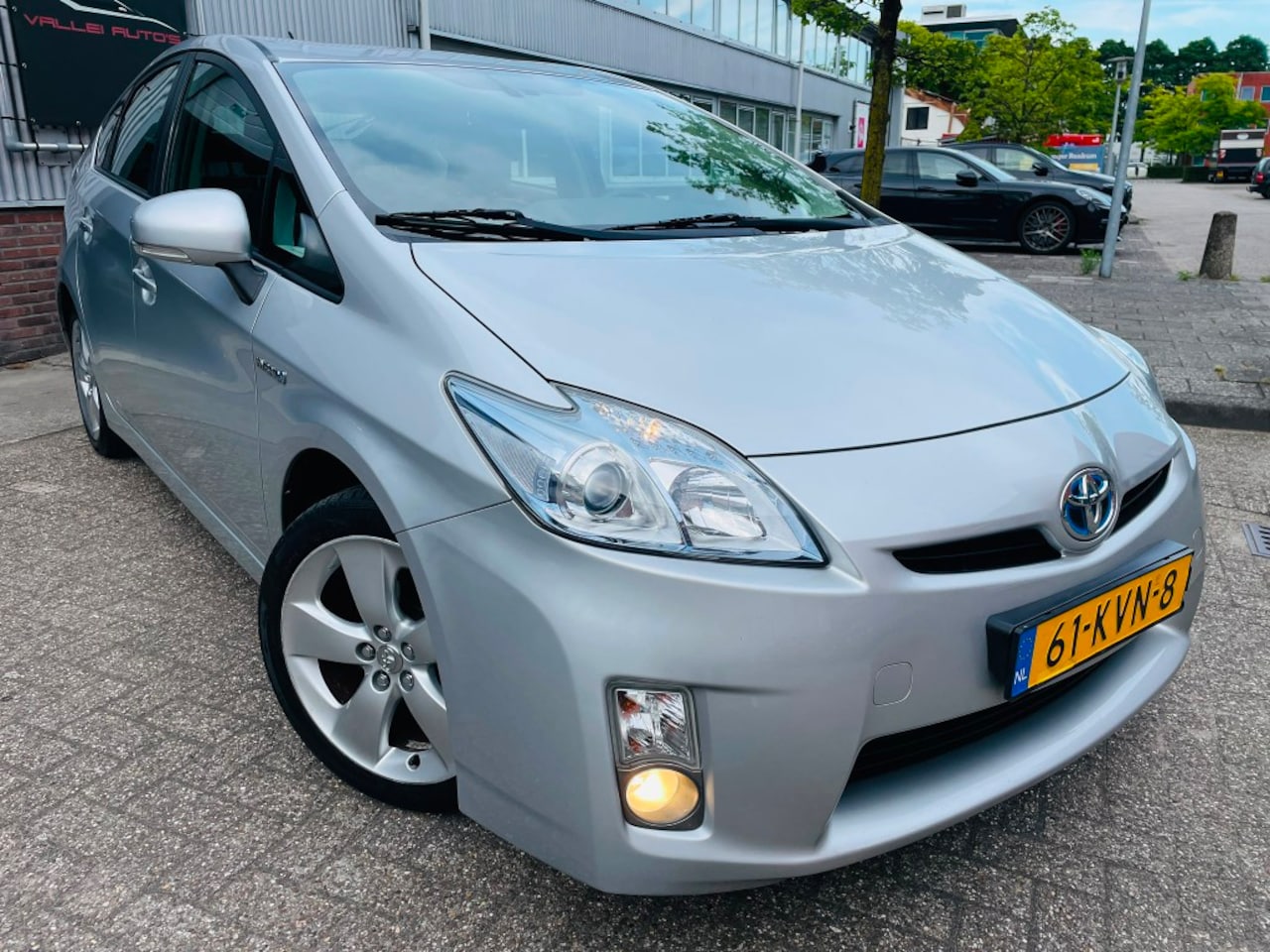 Toyota Prius - 1.8 Aspiration Hybrid KLIMA HEAD UP 16'LMV - AutoWereld.nl