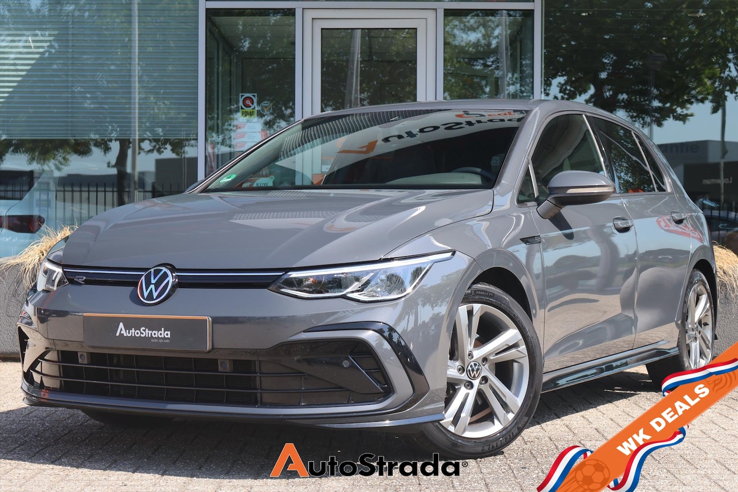 Volkswagen Golf - 1.5 TSI R-LINE 130pk I Navi I Camera I Climate I Cruise I Dolphin Grey - AutoWereld.nl