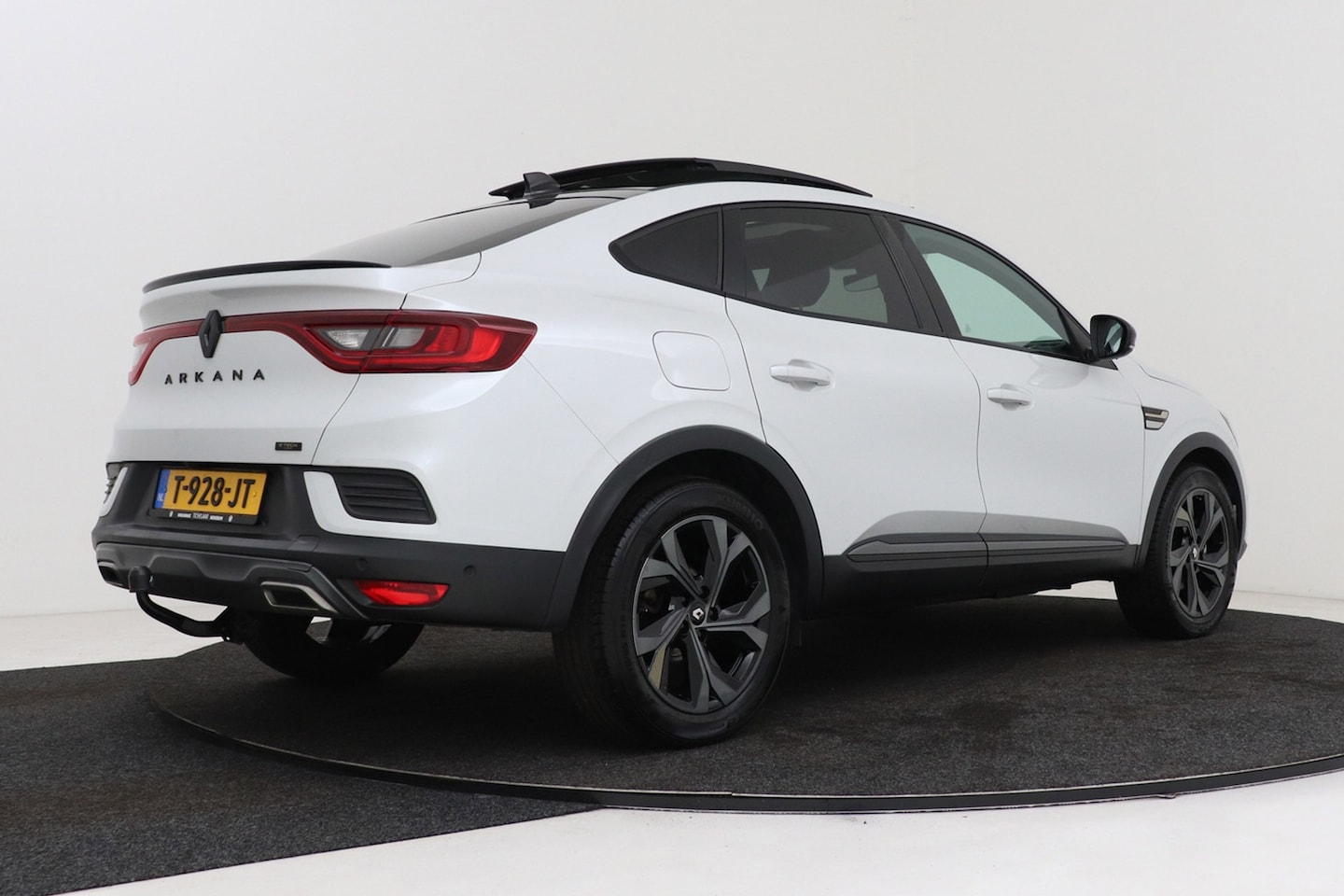 Renault Arkana - 1.6 E-Tech hybrid 145 E-Tech engineered | Trekhaak | Panoramadak | Org NL | CarPlay | Dode - AutoWereld.nl