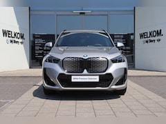 BMW iX1 - eDrive20 M Sport / Trekhaak / Panoramadak / Sportstoelen / Comfort Access / Achteruitrijca