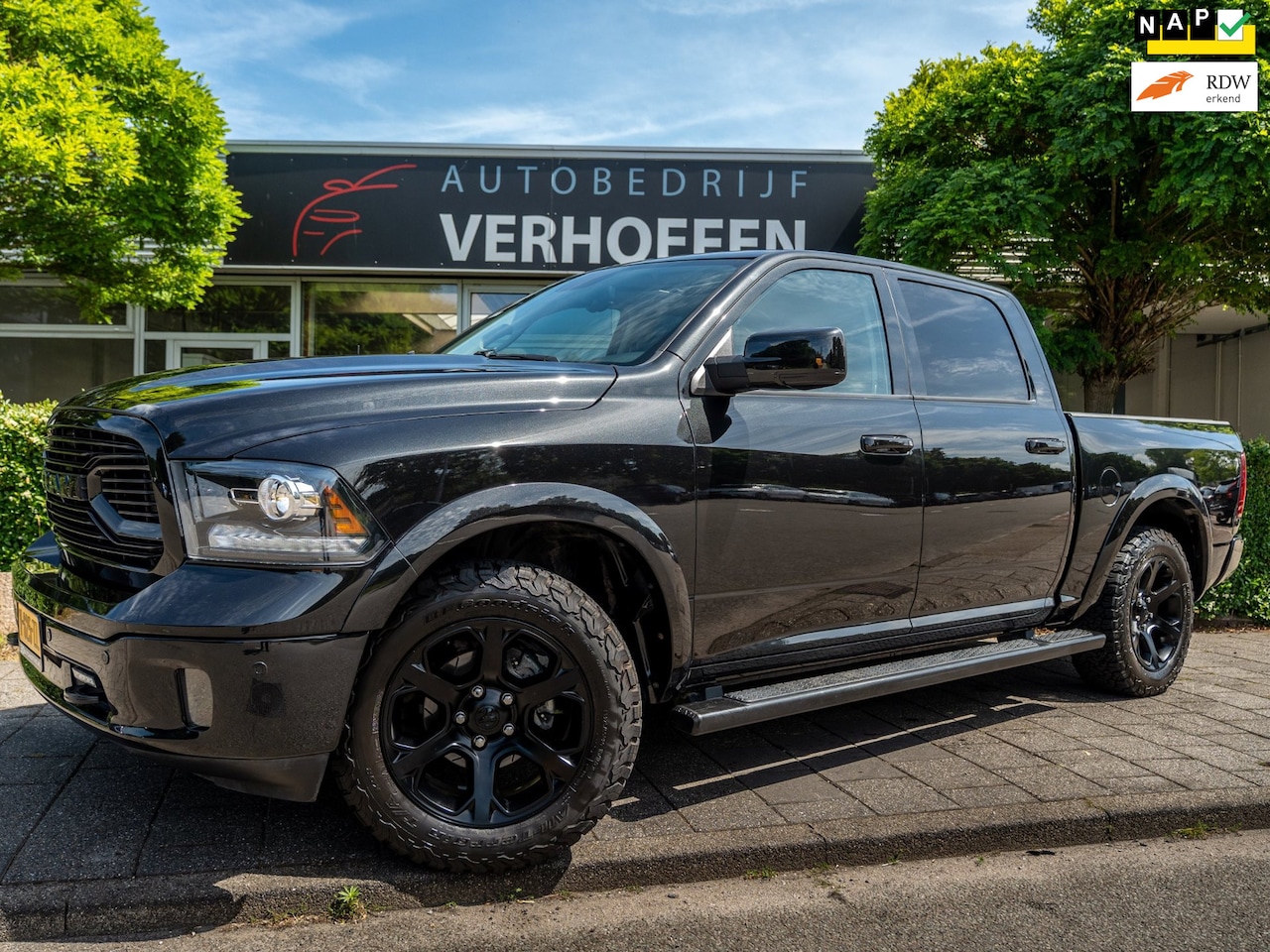 Dodge Ram 1500 - CLASSIC | PANORAMADAK | CARPLAY | TREKHAAK | MEMORY | PARKEERCAMERA | STOELKOELING | STOEL - AutoWereld.nl