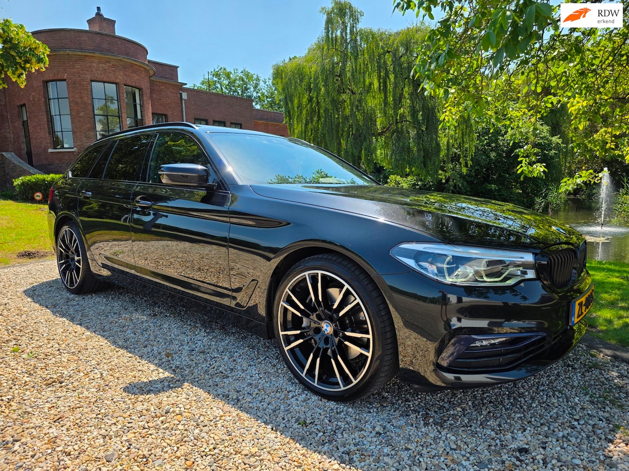 BMW 5-serie Touring - 540i xDrive High LEER/pano/TREKHAAK/20inch - AutoWereld.nl