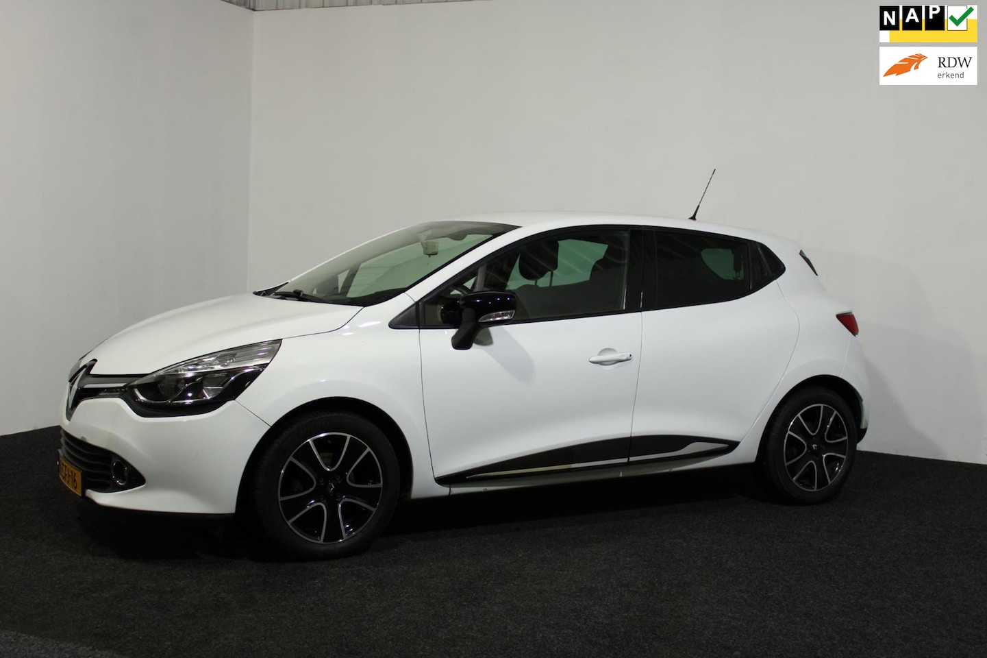 Renault Clio - 0.9 TCe Expression 5-deurs|Cruise|LM velg|Scherm|Boordcomputer| Inclusief een nwe onafhank - AutoWereld.nl