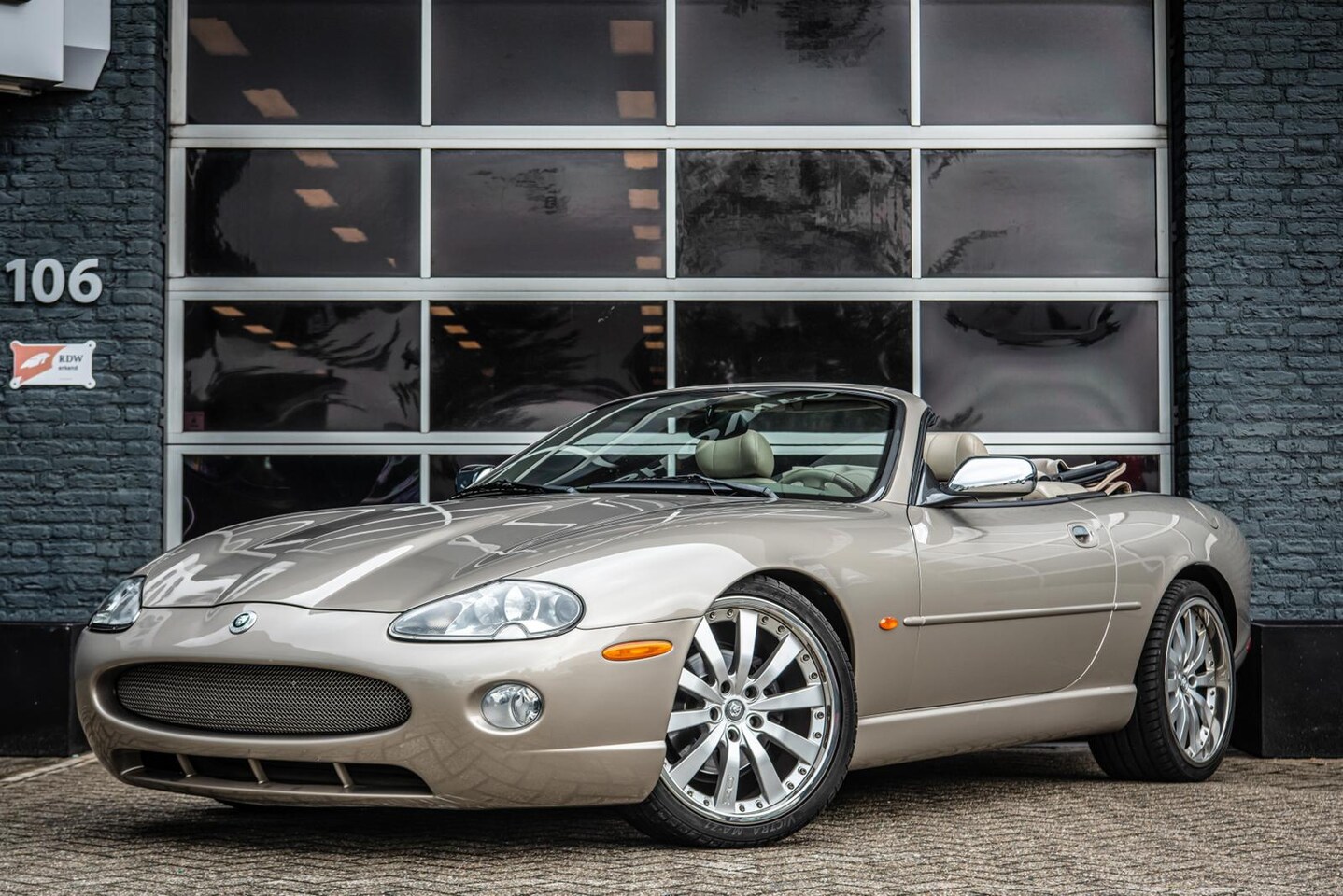 Jaguar XK8 - 4.0 V8 Convertible 4.0 V8 Convertible - AutoWereld.nl