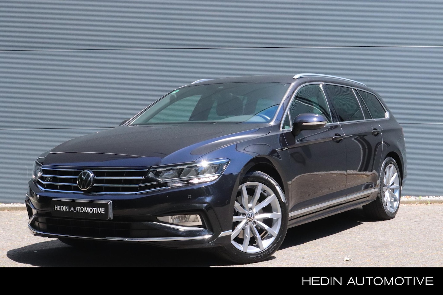 Volkswagen Passat Variant - 1.5 TSI R-Line Business + | Navigatie | Leder | Trekhaak | Elektrische Achterklep | Parkee - AutoWereld.nl