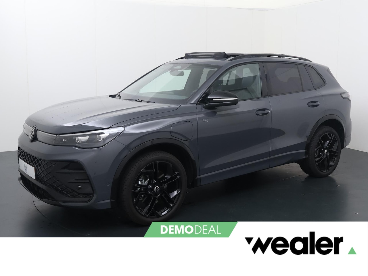 Volkswagen Tiguan - R-Line Edition 1.5 eHybrid 150 kW / 204 PK DSG | Black Style | Panoramadak | Trekhaak wegk - AutoWereld.nl