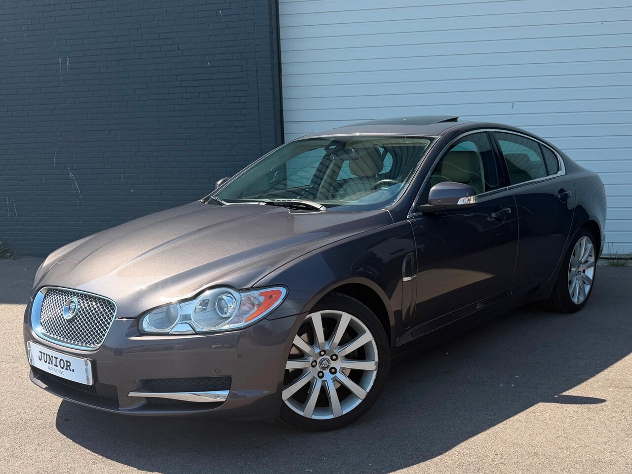 Jaguar XF - 4.2 V8 Premium Luxury 1EEIG/PANO/LEDER/MEMORY/STOELVERWARMING - AutoWereld.nl