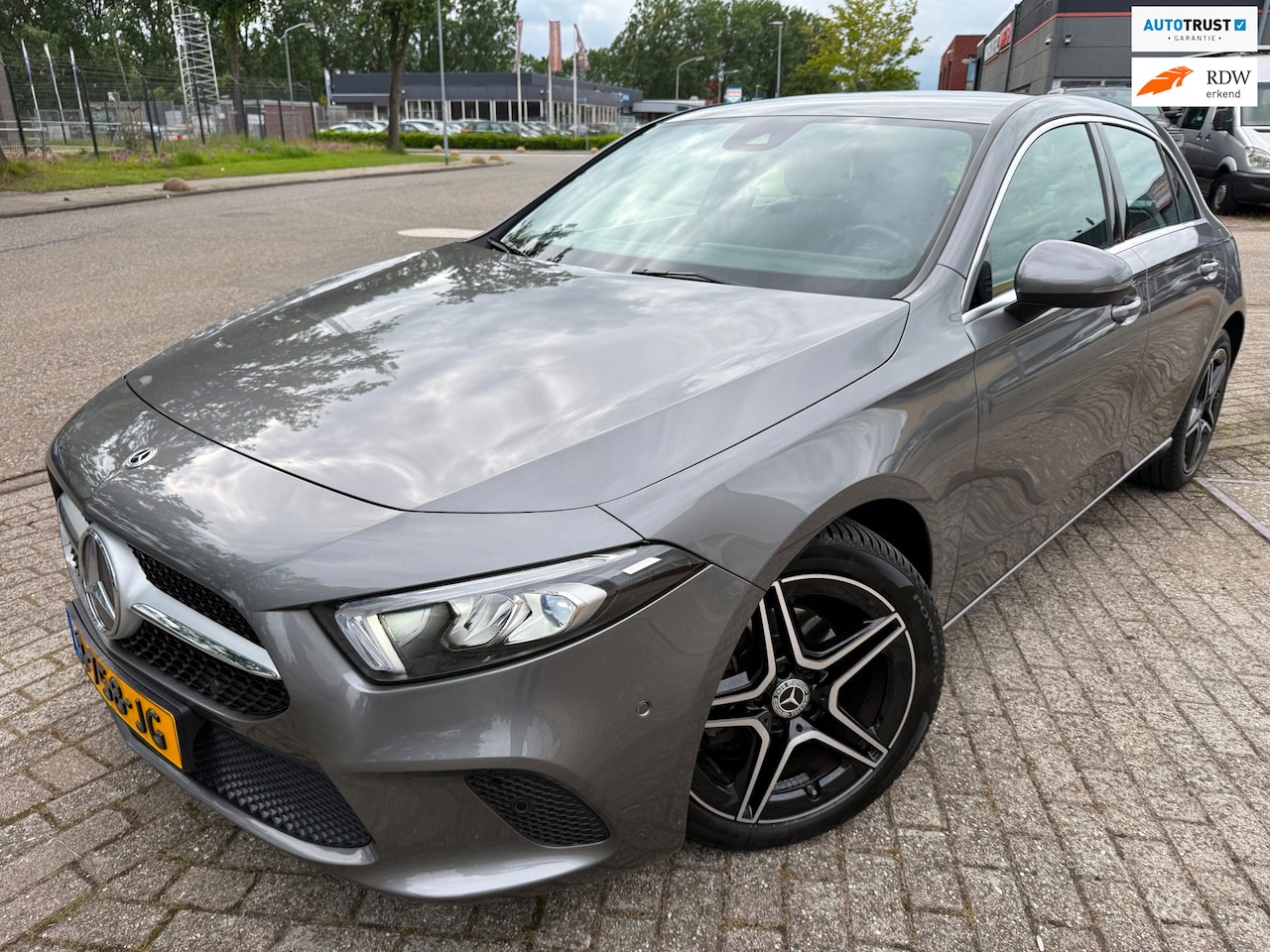 Mercedes-Benz A-klasse - 180 Premium Plus 18 INCH-AMG NAVI CARPLAY LEDER - AutoWereld.nl