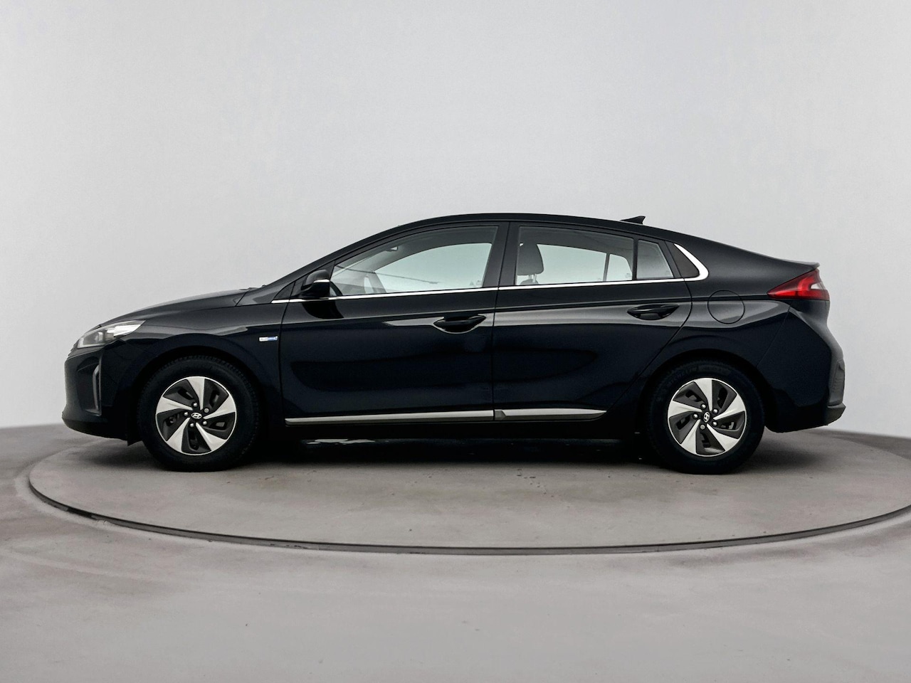 Hyundai IONIQ - 1.6 GDi COMFORT | NAVI | APPLE CARPLAY & ANDROID AUTO | CLIMA | CRUISE ADAPTIEF | CAMERA | - AutoWereld.nl