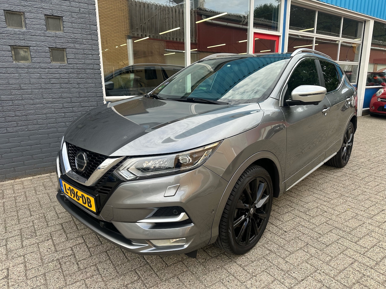 Nissan Qashqai - 1.3 DIG-T Tekna+ Automaat Trekhaak Panoramadak RIJKLAAR - AutoWereld.nl