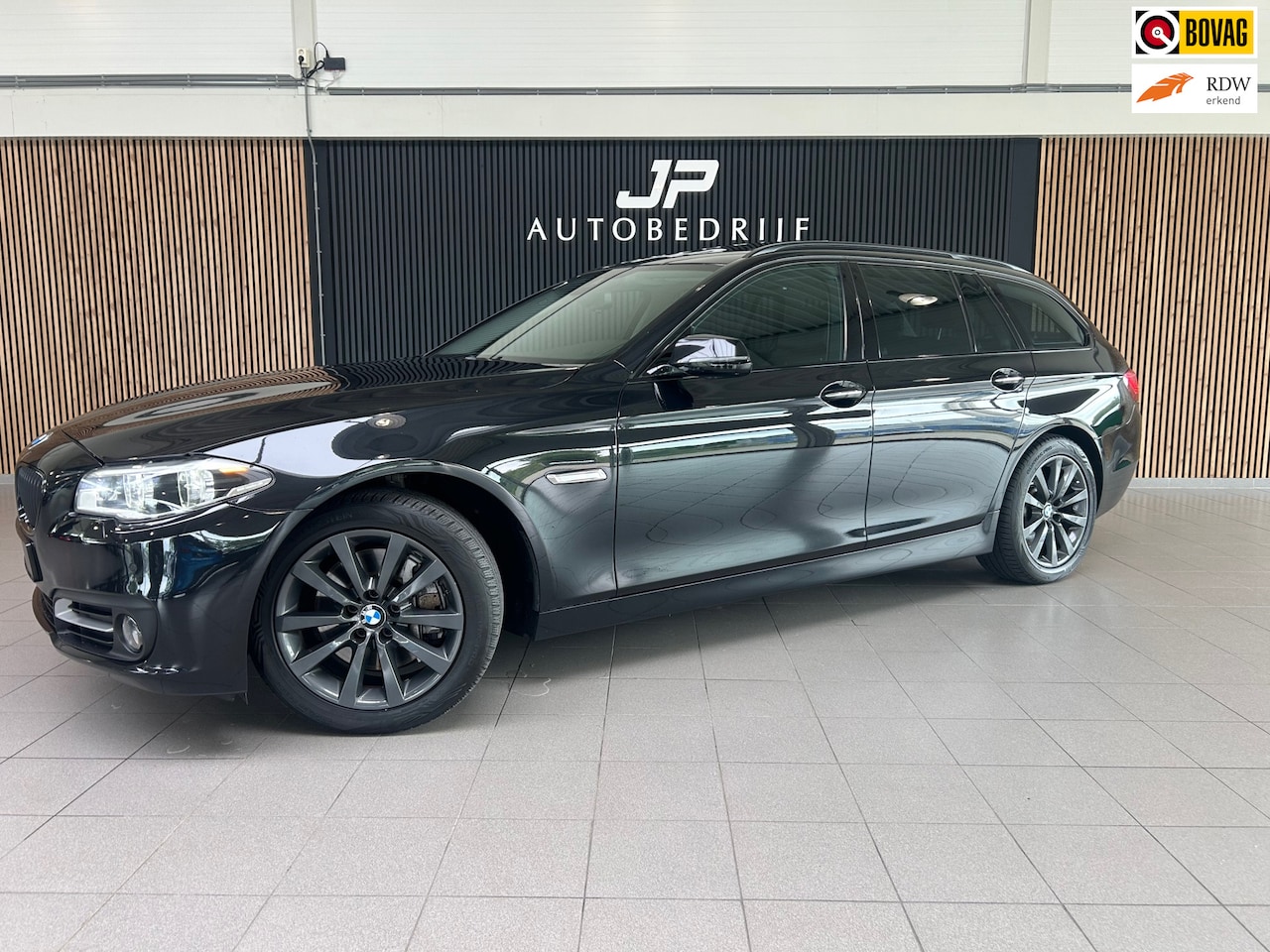 BMW 5-serie Touring - 530xd M Sport Edition High Executive AUTOMAAT|PANO|LEDER|TREKHAAK|CAMERA|18 INCH LM VELGEN - AutoWereld.nl