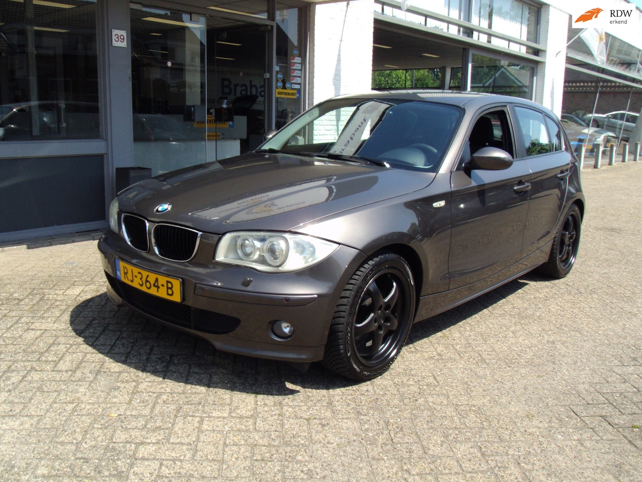 BMW 1-serie - 116i 116i - AutoWereld.nl