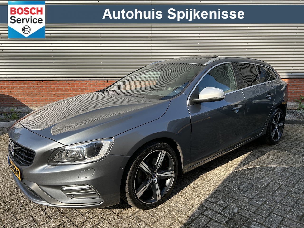 Volvo V60 - 2.0 D4 Business Sport | Automaat | Panoramadak | Trekhaak | Leder | Nette auto | - AutoWereld.nl