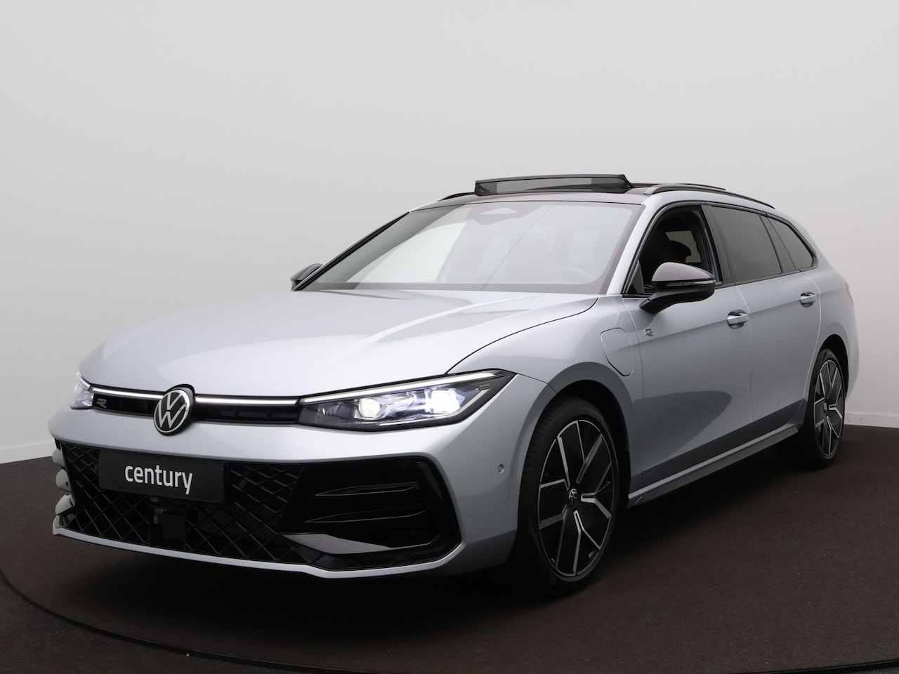 Volkswagen Passat Variant - R-Line Edition 1.5 eHybrid 150 kW / 204 PK Variant - AutoWereld.nl