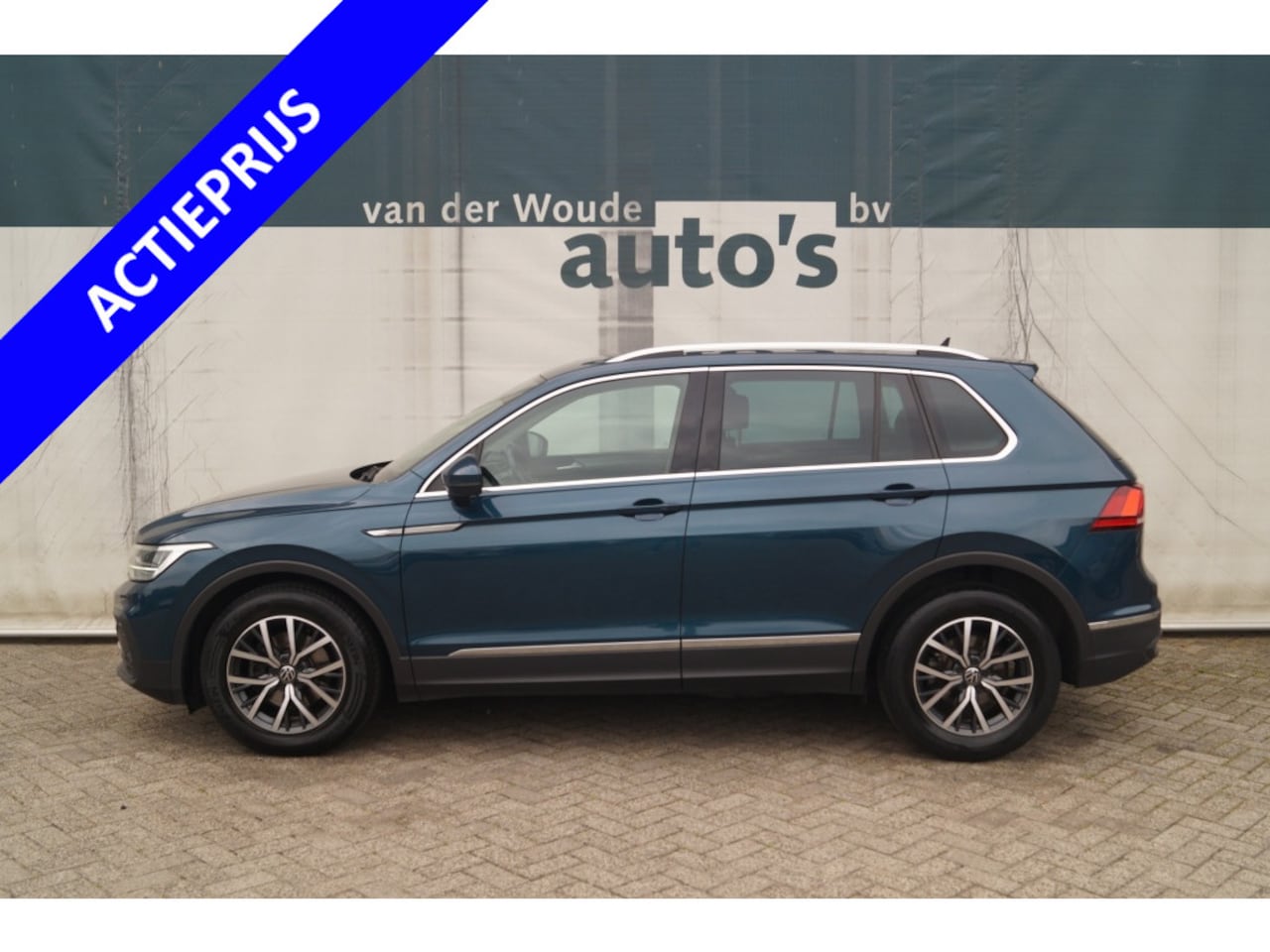 Volkswagen Tiguan - 1.5 TSI 150pk DSG Life Business -LED-DIGI-ECC-TREKHAAK- - AutoWereld.nl