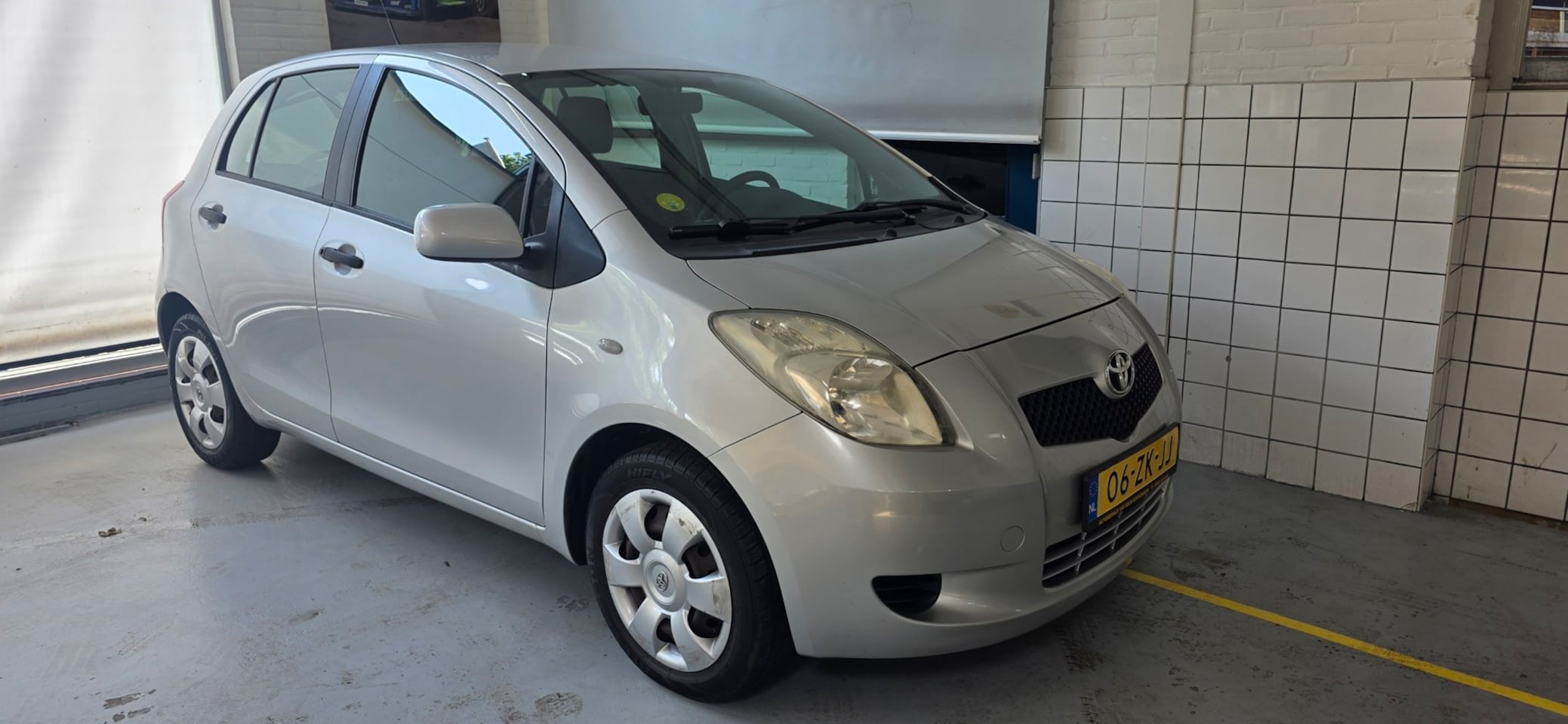 Toyota Yaris - 1.3 VVT-i Terra 1.3 VVTi Terra - AutoWereld.nl