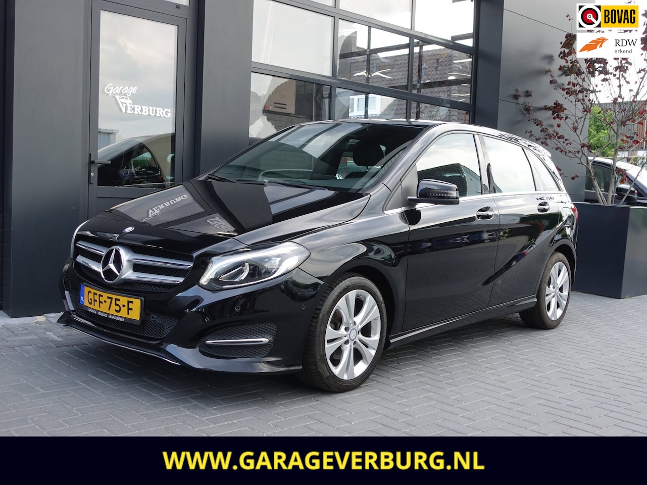 Mercedes-Benz B-klasse - 180 Prestige (Achteruitrijcamera,Cruise,PDC,Stoelverwarming,1/2 Leer) - AutoWereld.nl