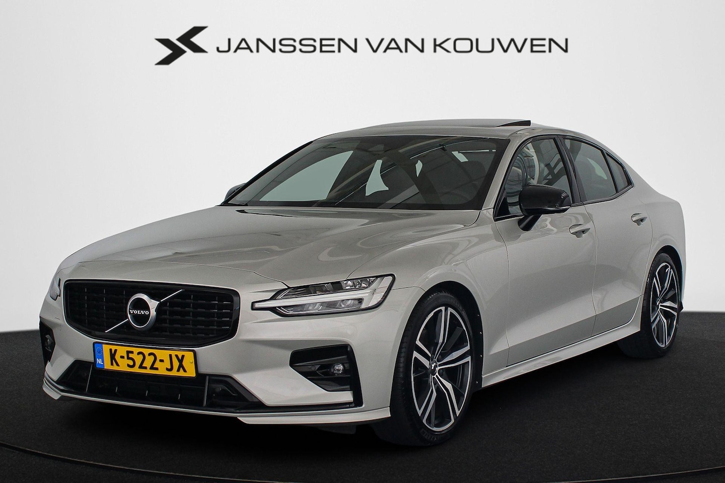 Volvo S60 - 2.0 B3 R-Design Panoramadak Trekhaak Harman Kardon Stoel-Stuurverwarming - AutoWereld.nl