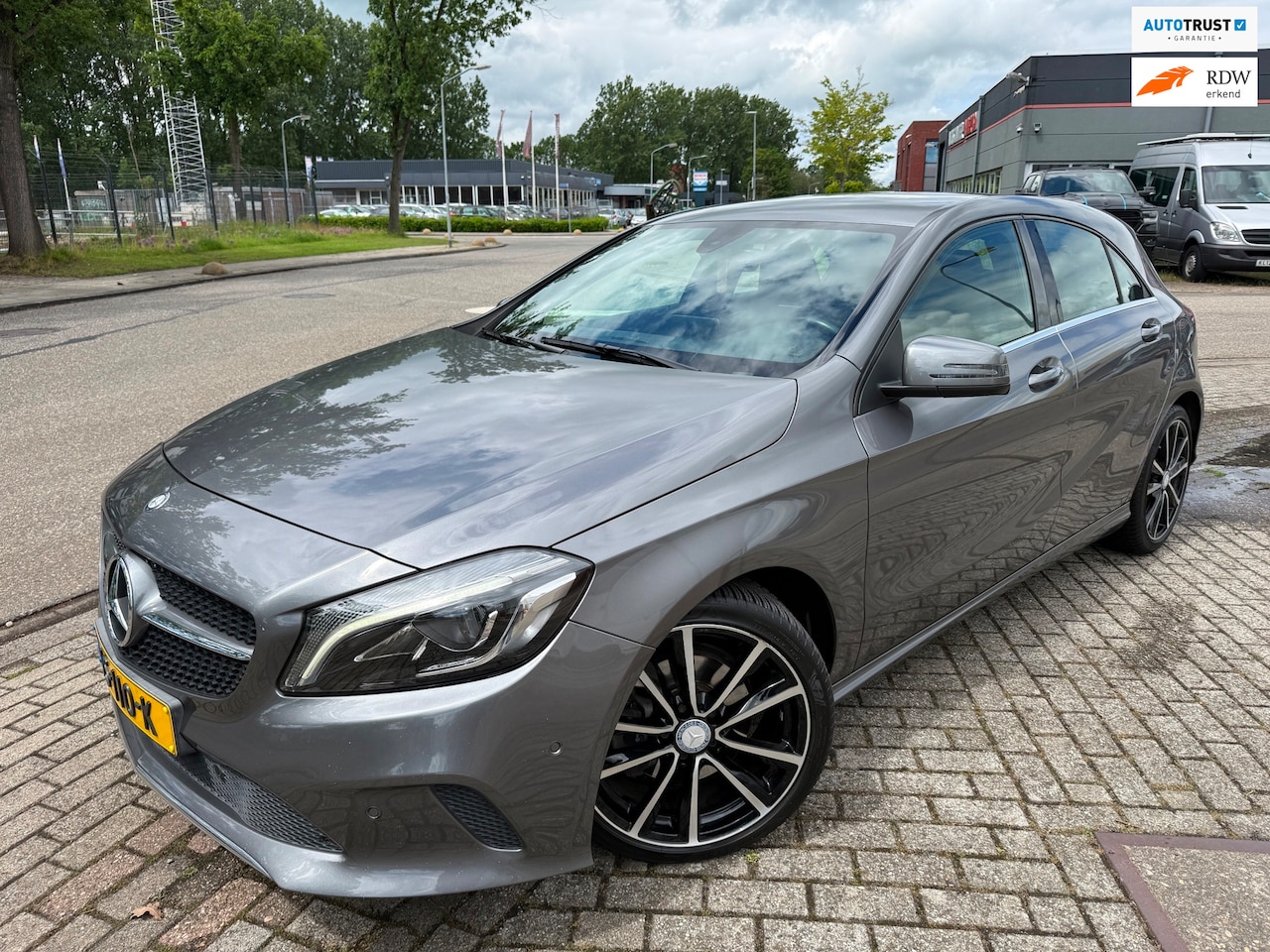Mercedes-Benz A-klasse - 180 Prestige FACE+ 18INCH SPORT LEER NAVI LED NAP - AutoWereld.nl