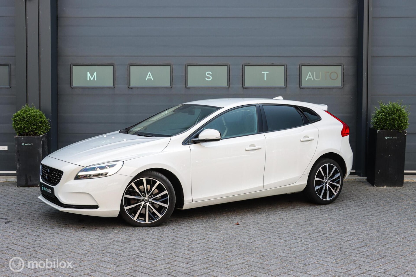 Volvo V40 - 1.5 T3 Inscription|AUT|LED|STOELVERM.|NAP|CRUISE|CLIMATE - AutoWereld.nl