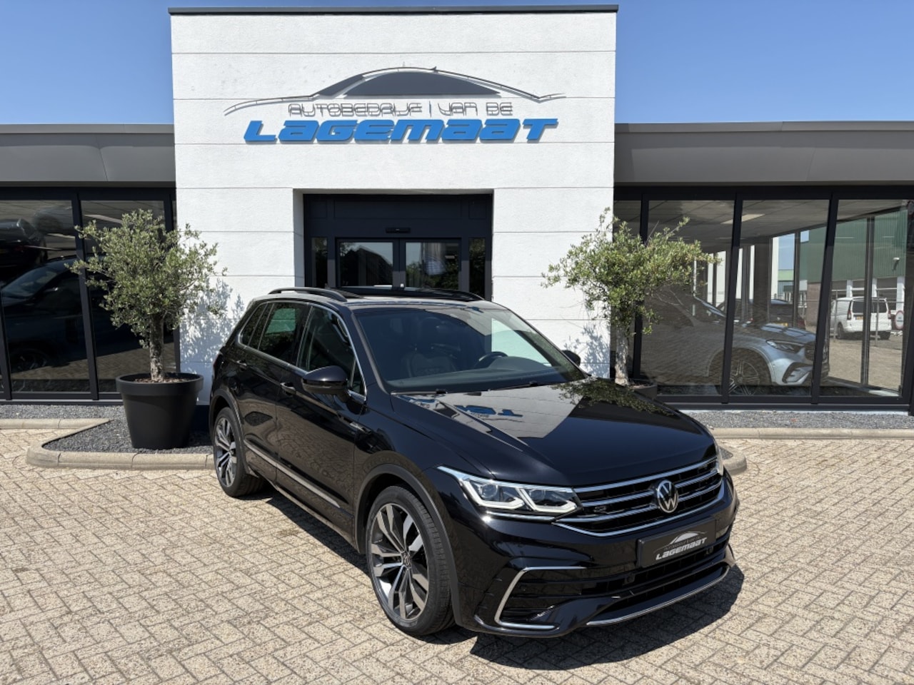 Volkswagen Tiguan - 1.5 TSI 2X R-Line -Pano - Trerkhaak - Harman & Kardon - Camera - AutoWereld.nl