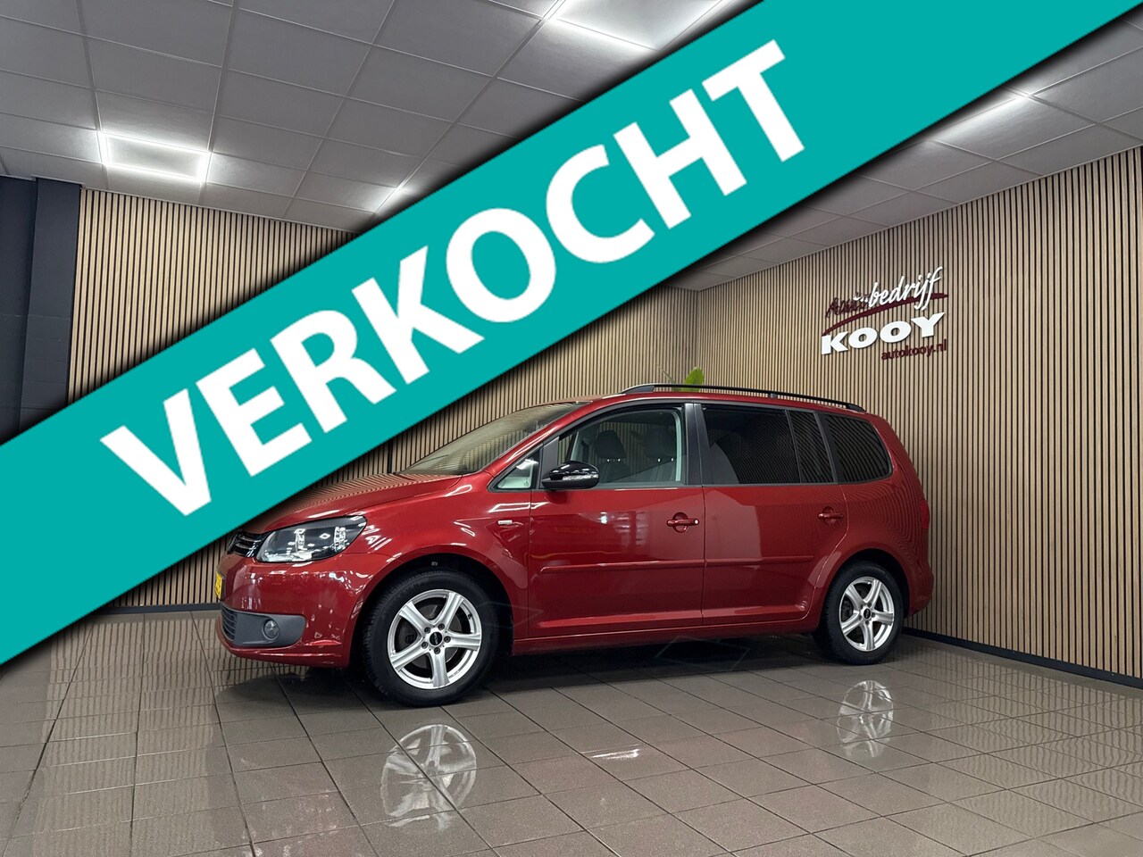Volkswagen Touran - 1.2 TSI Highline BlueMotion * 7 Persoons / Panoramadak / Trekhaak / Navigatie * - AutoWereld.nl