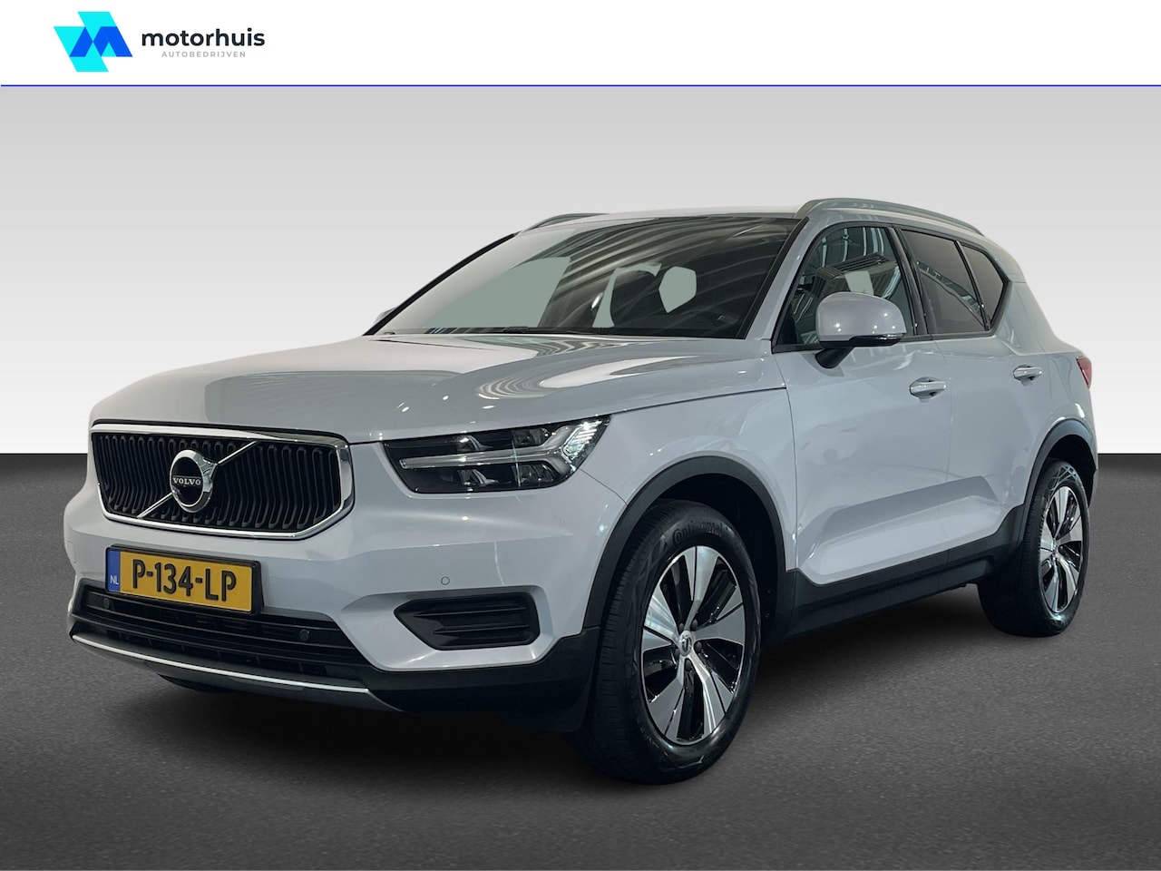 Volvo XC40 - 1.5 T2 Momentum Business Automaat | 9"-Touchscreen (22,9-cm-Diagonale) | Achteruitrijcamer - AutoWereld.nl