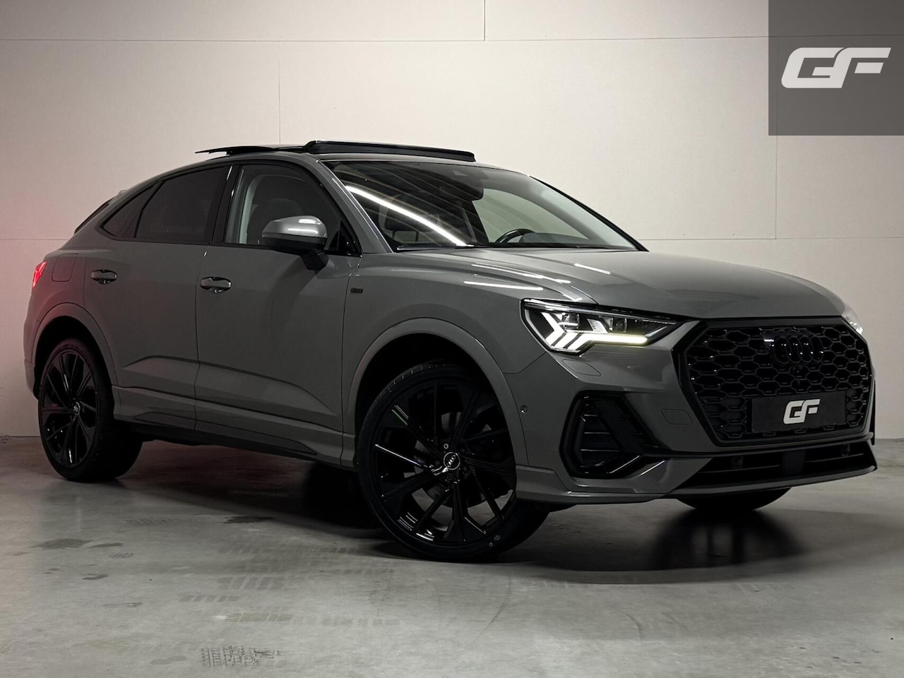 Audi Q3 - 45 TFSIe Black Edition S-line Pano Memory 360° Sfeer Virtual - AutoWereld.nl