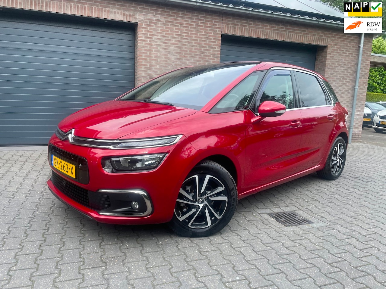 Citroën C4 Picasso - 1.2 PureTech Shine CAMERA NAVI ECC 2018 - AutoWereld.nl