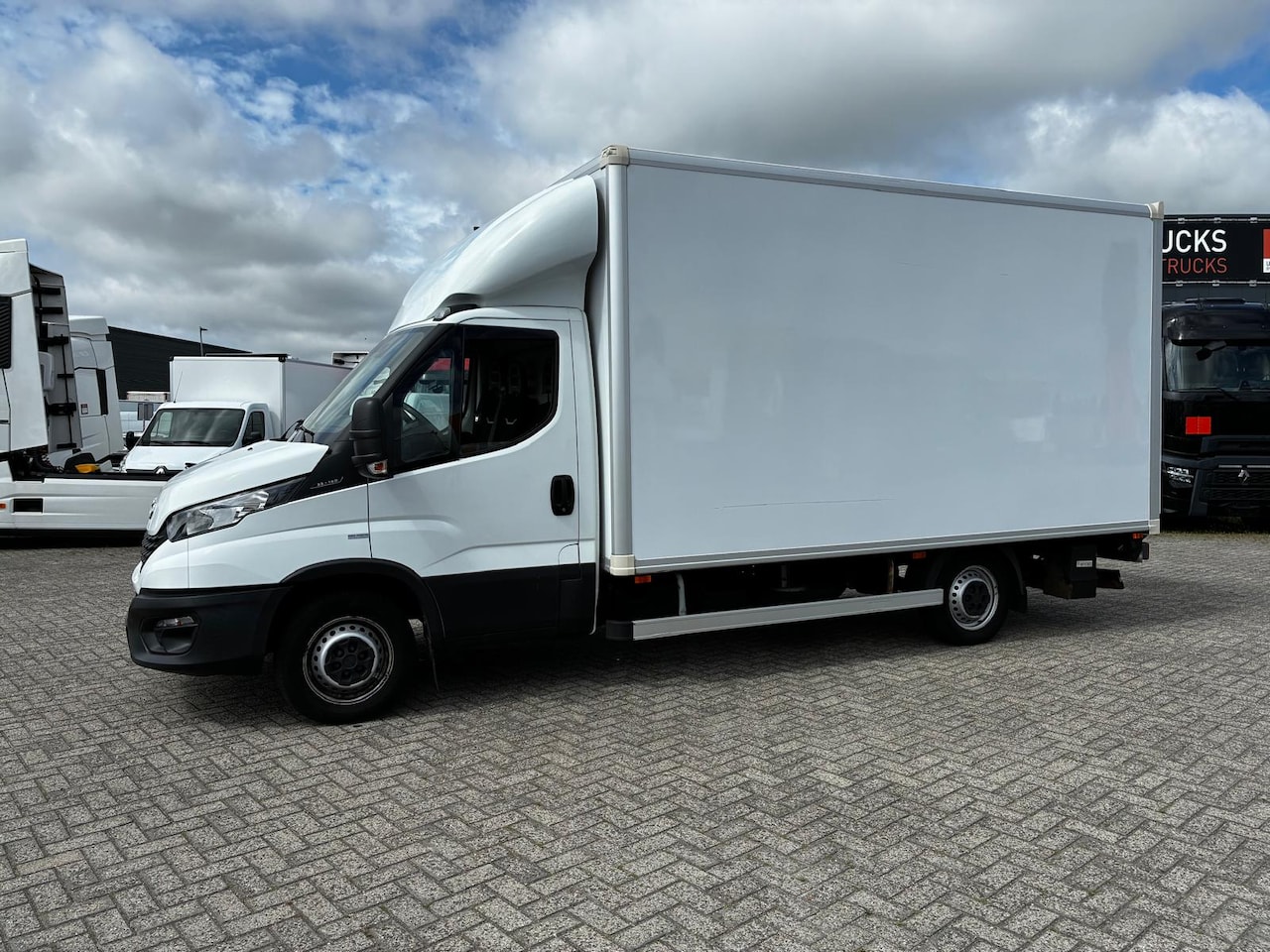 Iveco Daily - 35 S 14 Euro 6, Airco, Camera - AutoWereld.nl