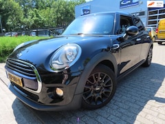 MINI 5-Deurs - 1.5 Cooper Business