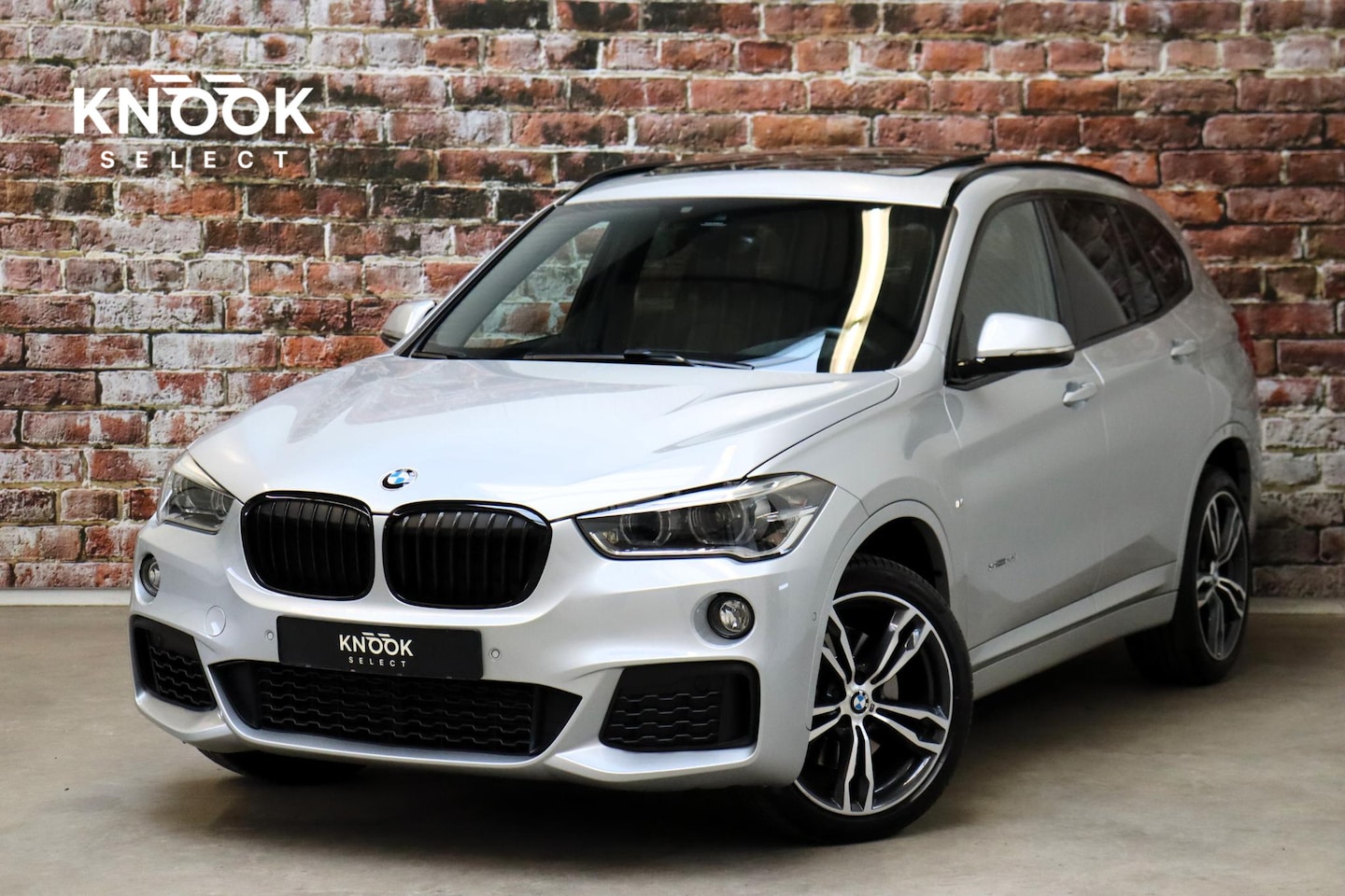 BMW X1 - sDrive20i High Executive M Sport Pakket Automaat / Navigatiesysteem Plus / Panoramadak / T - AutoWereld.nl