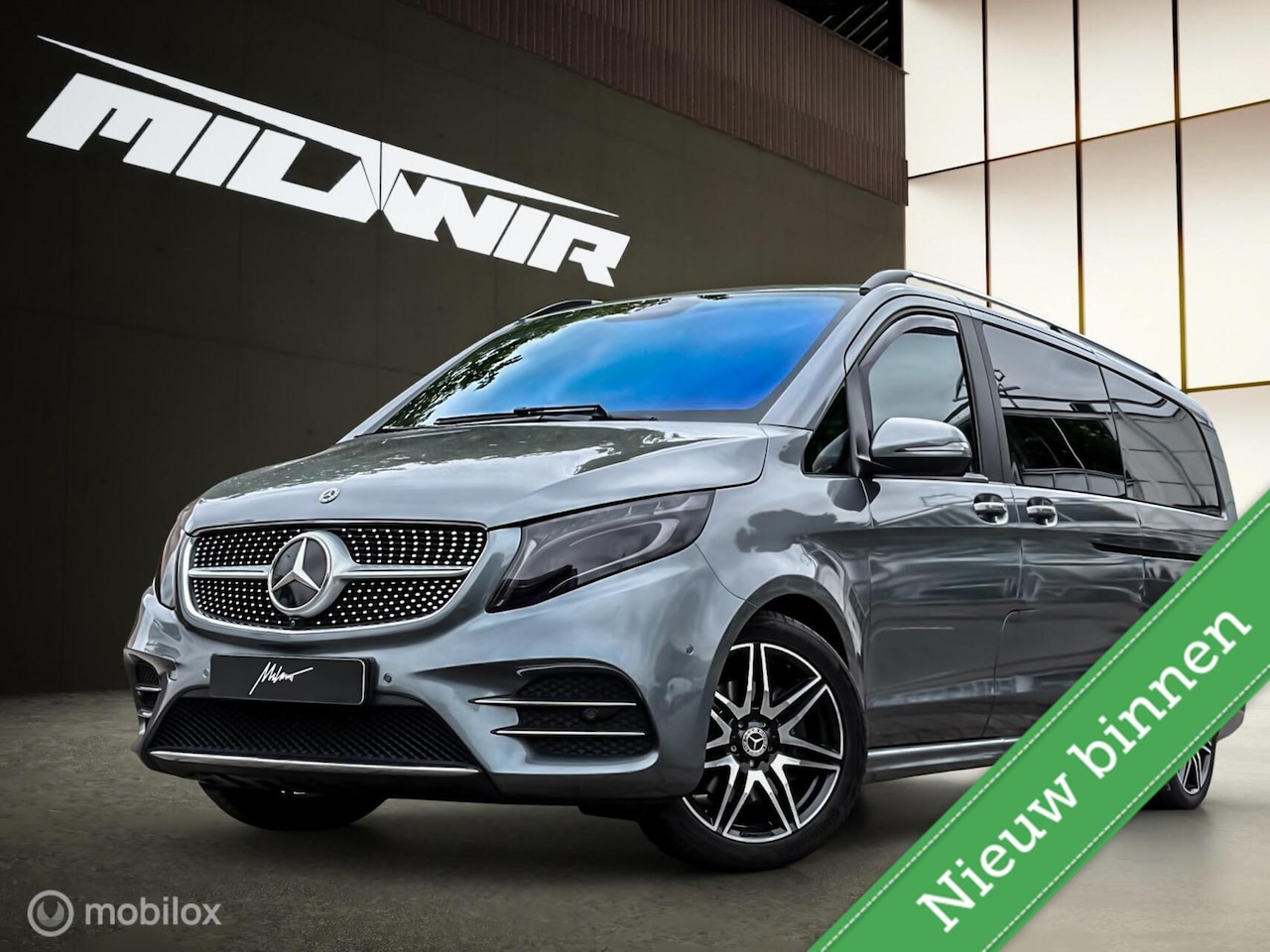 Mercedes-Benz V-klasse - 300d Extra Lang DC AMG Line |Elek. Deuren - AutoWereld.nl